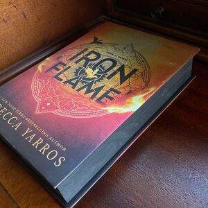 First Edition Iron Flame Hardcover Book Rebecca Yarros Black Sprayed Edges 2023